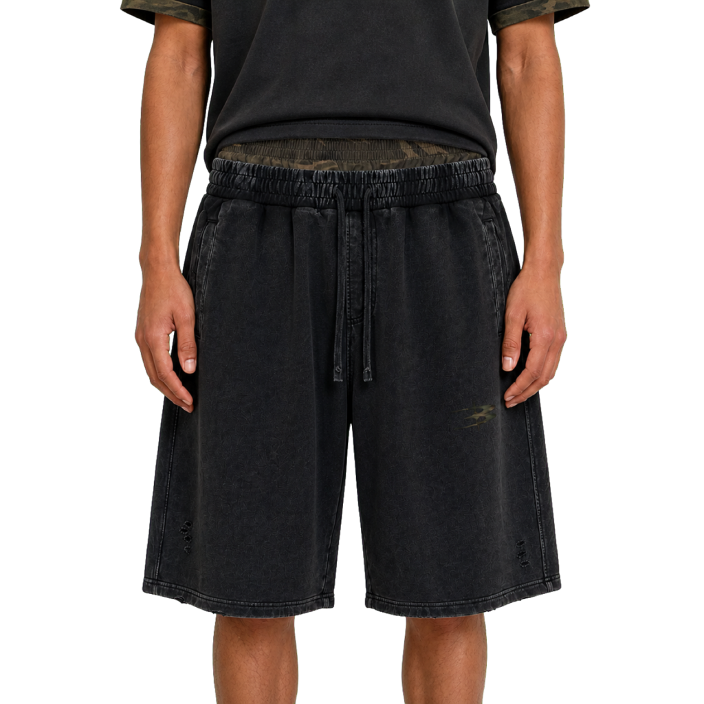 Camo Distressed Shorts — vista frontal de fit