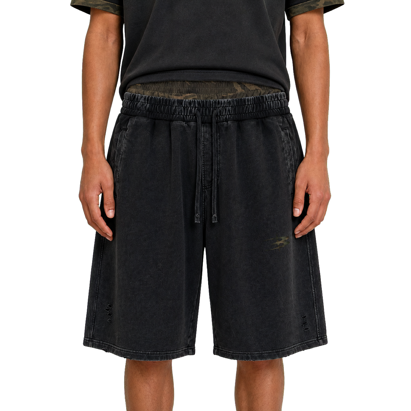 Camo Distressed Shorts — vista frontal de fit