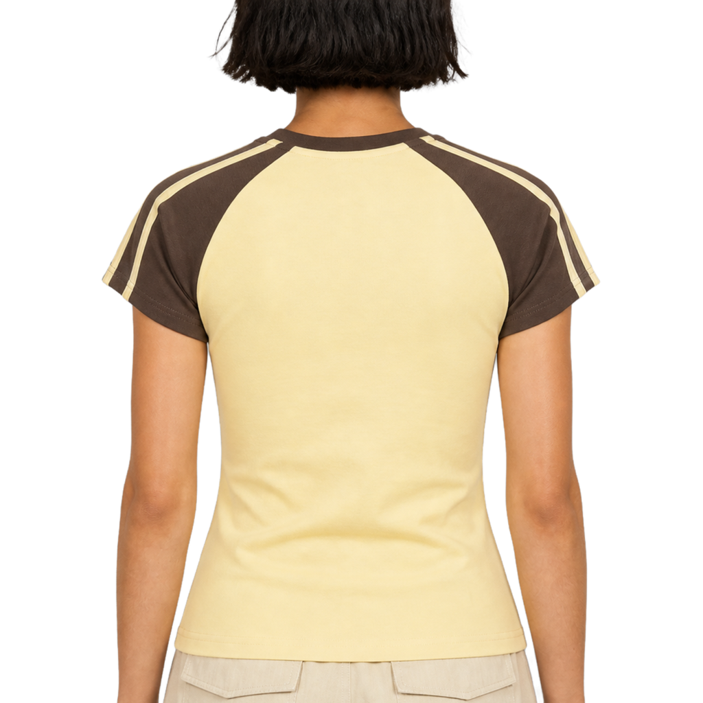 Contrast Raglan Tee — vista trasera de fit
