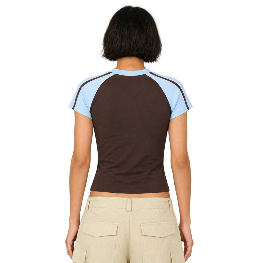 Contrast Raglan Tee marron y azul polvo - vista trasera de fit