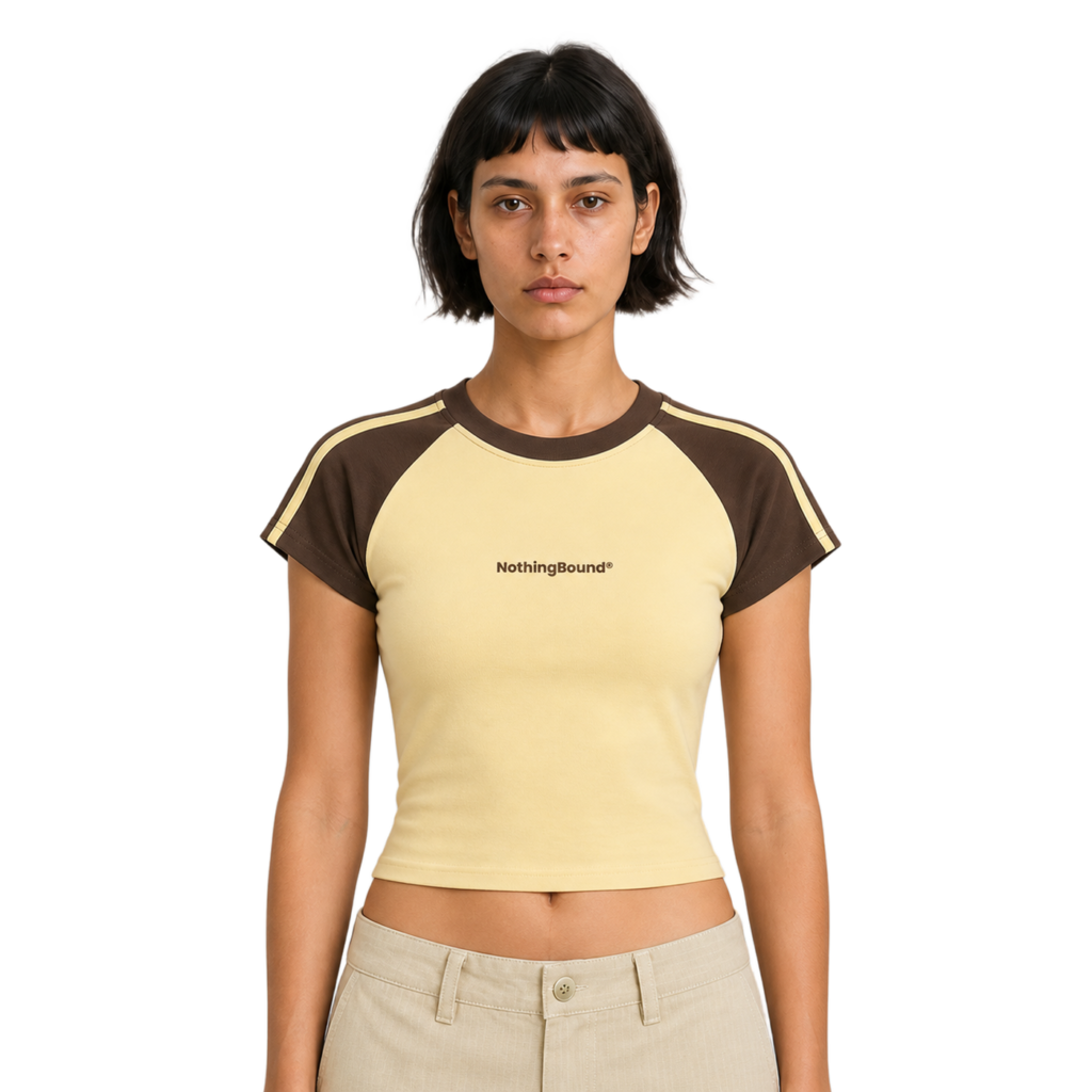 Contrast Raglan Tee butter y marron - vista frontal de fit