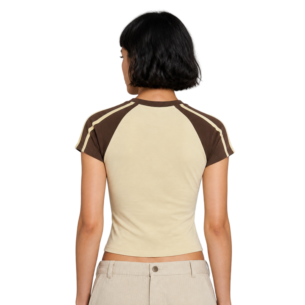 Contrast Raglan Tee butter y marron - vista trasera de fit
